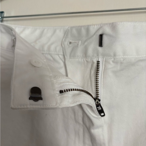 Lands End White Women's Shorts - Excellent Used Condition - Picture 3 of 7